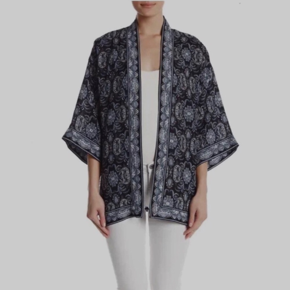 MAX STUDIO BLACK AND WHITE FLORAL KIMONO